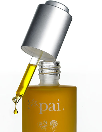 Ooudh fragrance floating in liquid – Photograph by George Ong